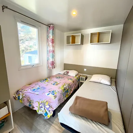 Mobil-home Dans 4* Camping *