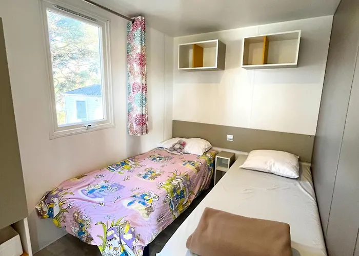 Mobil-home Dans 4* Camping *